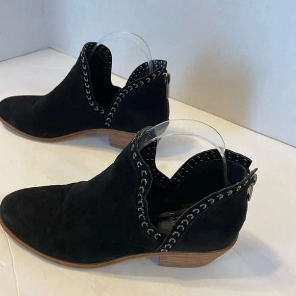 VINCE CAMUTO Black Suede Leather Booties Heel Zip Ankle Boots Studded Size 7 M - Picture 5 of 9
